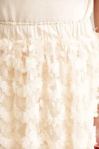 بلوزة بأكمام قصيرة