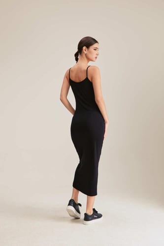 فستان أساسي بحمالات