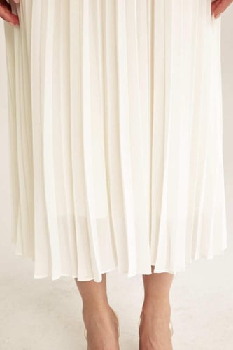 فستان بلا أكتاف بأزرار كريستال