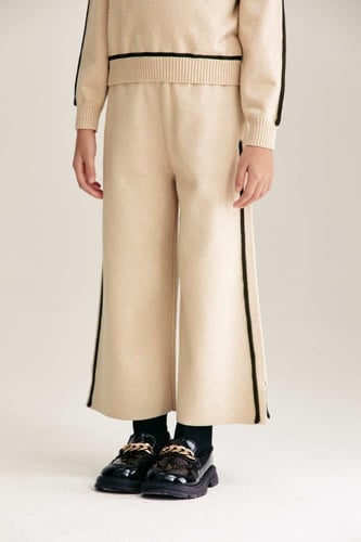 بنطلون بأرجل واسعة