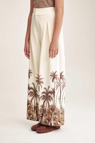 بنطلون واسع بحواف مشجرة