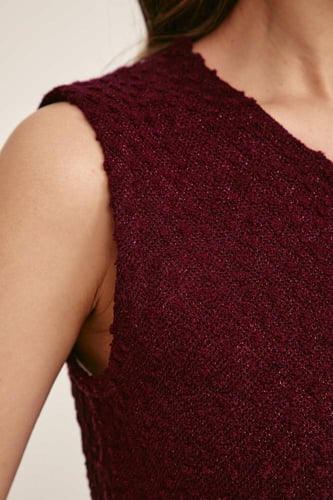 جاكيت لامع بلا أكمام