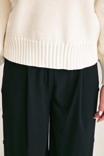 كنزة بورود بتفاصيل براقة