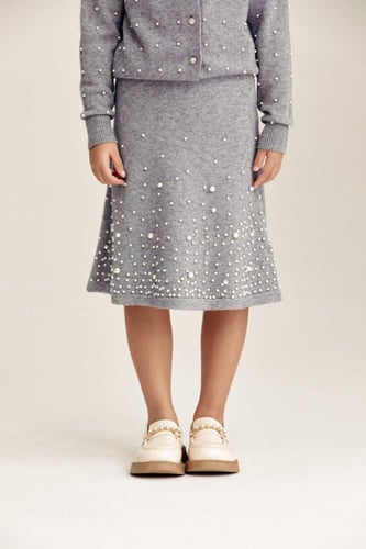 تنورة محبوكة مزينة باللؤلؤ