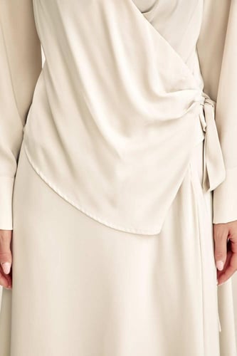 بلوزة لف برباط جانبي