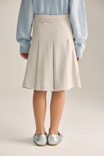 تنورة مزينة بكسرات