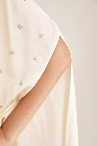 فستان مزين بكريستال بنمط كاب