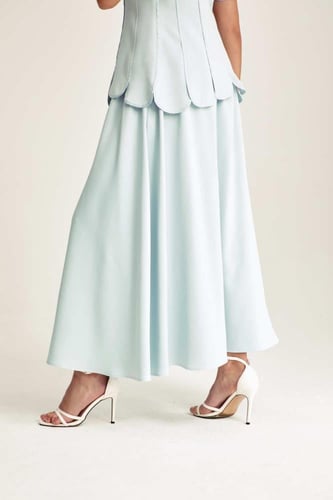 تنورة واسعة بخصر مطاطي