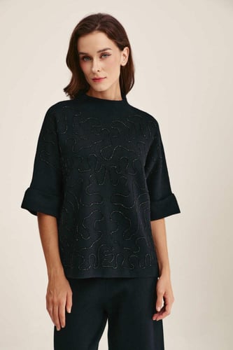 بلوزة واسعة بنقوش مموجة