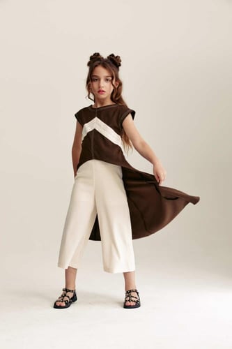 بنطلون ميدي بأرجل واسعة