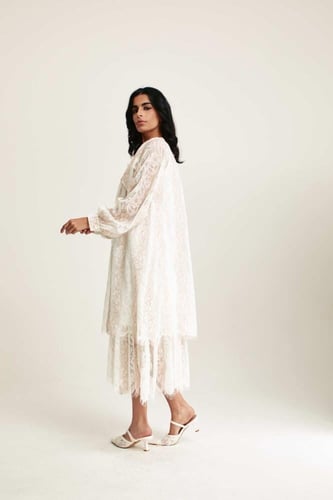 فستان دانتيل بطبقتين