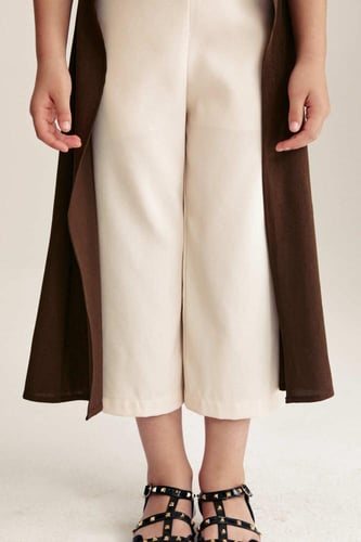 بنطلون ميدي بأرجل واسعة