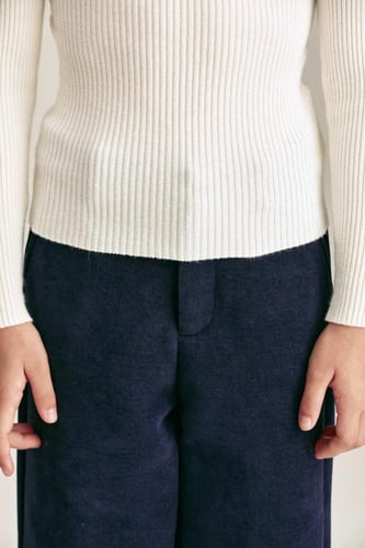 بلوزة أساسية بياقة عالية