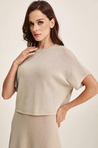 بلوزة لامعة بأكمام قصيرة