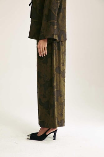 بنطلون مورد بأرجل واسعة