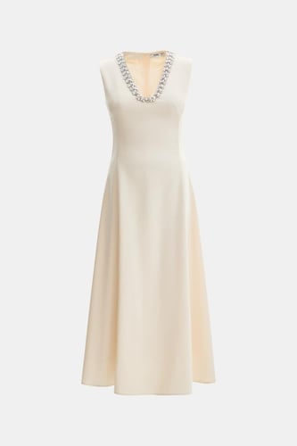 فستان بلا أكمام بياقة مزينة بالكريستال