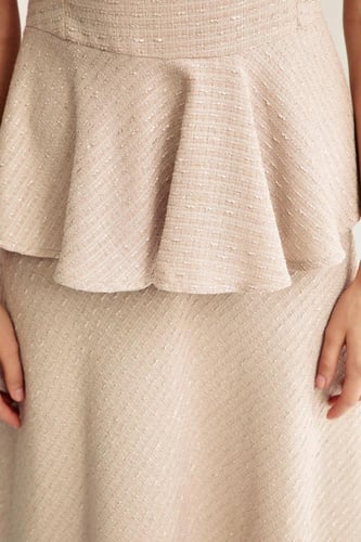 بلوزة بلا أكمام بقصة بيبلوم