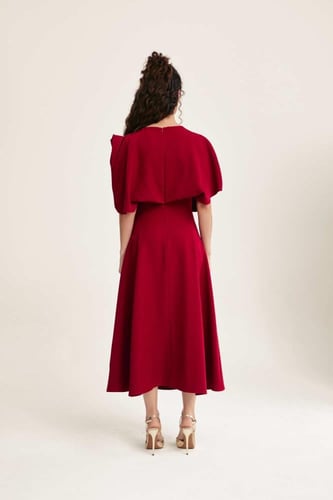 فستان بأكمام متوسطة مُزين بوردة بارزة