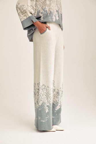 بنطلون واسع مزين بنقوش