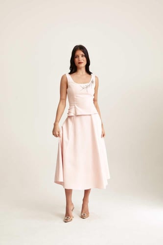 بلوزة بلا أكمام بتفاصيل براقة