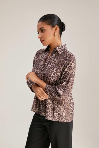 قميص بطبعة جلد النمر