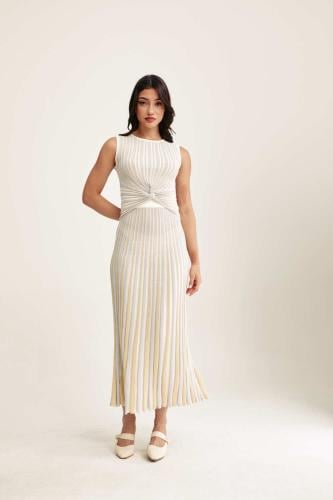 تنورة مقلمة بلمعة