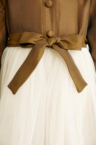 فستان منفوش مزين بأزرار