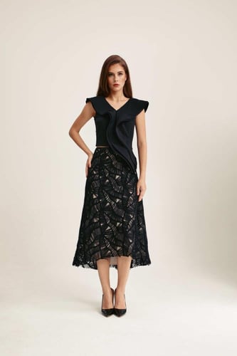 بلوزة مزينة بكشكش