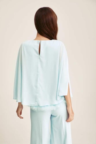 بلوزة كيب بحواف ريش