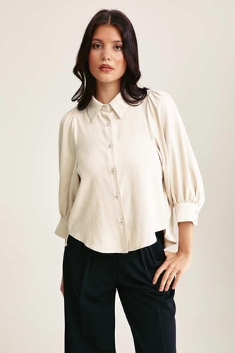 قميص بأكمام منفوخة