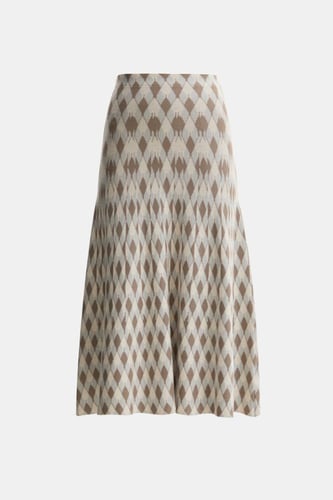 تنورة بنقوش هندسية