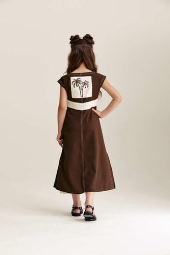 بلوزة بقصة غير متماثلة