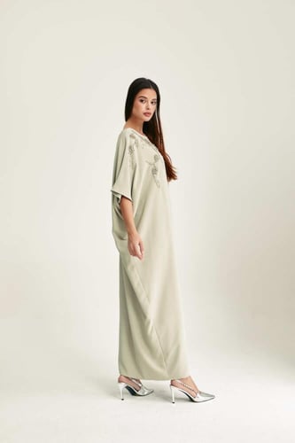 جلابية مُزينة بكريستالات