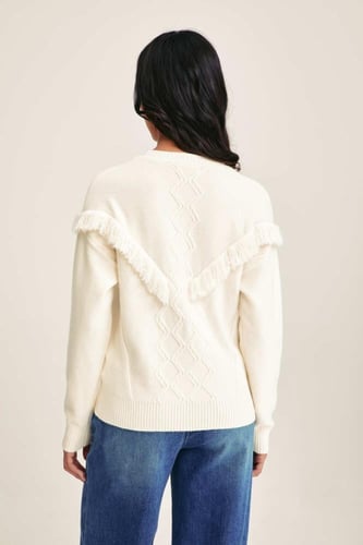 كنزة مزينة بالشراشيب