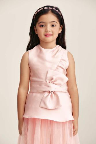 بلوزة بلا أكمام مزينة بفيونكة