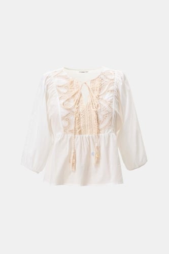 بلوزة مُطرزة بتفاصيل مٌخرمة