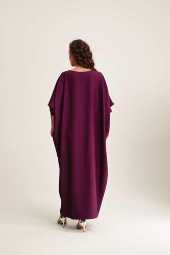 جلابية مُزينة بكريستالات