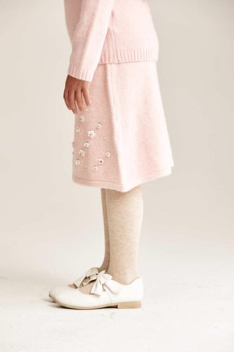 تنورة محبوكة مزينة بالترتر