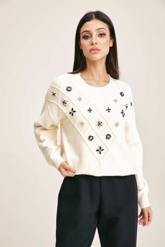 كنزة فضفاضة بتفاصيل لامعة