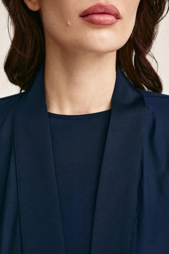 عباية شفافة بقصة مفتوحة