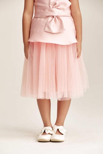 تنورة تول منفوشة