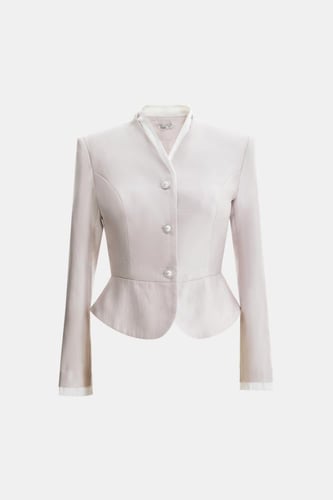 جاكيت مزين بأزرار لامعة