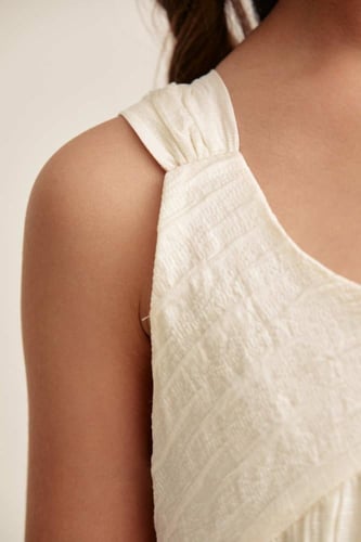 فستان طبقات بلا أكمام