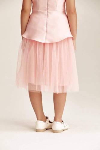 تنورة تول منفوشة