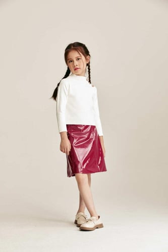 تنورة جلد لامع