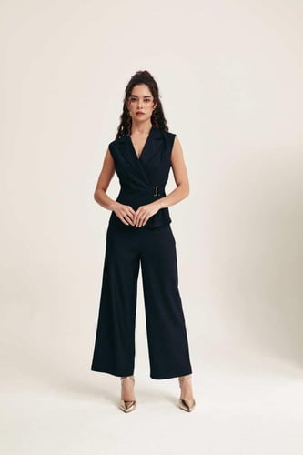 جاكيت بلا أكمام