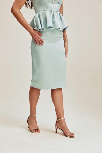 تنورة بقصة ضيقة