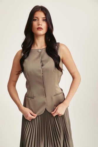 جاكيت بلا أكمام بأزرار للإغلاق