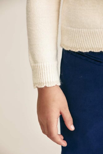 كارديغان بياقة كشكش