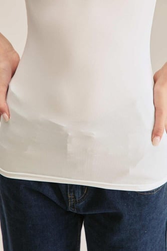 بلوزة بيسك بحمالات